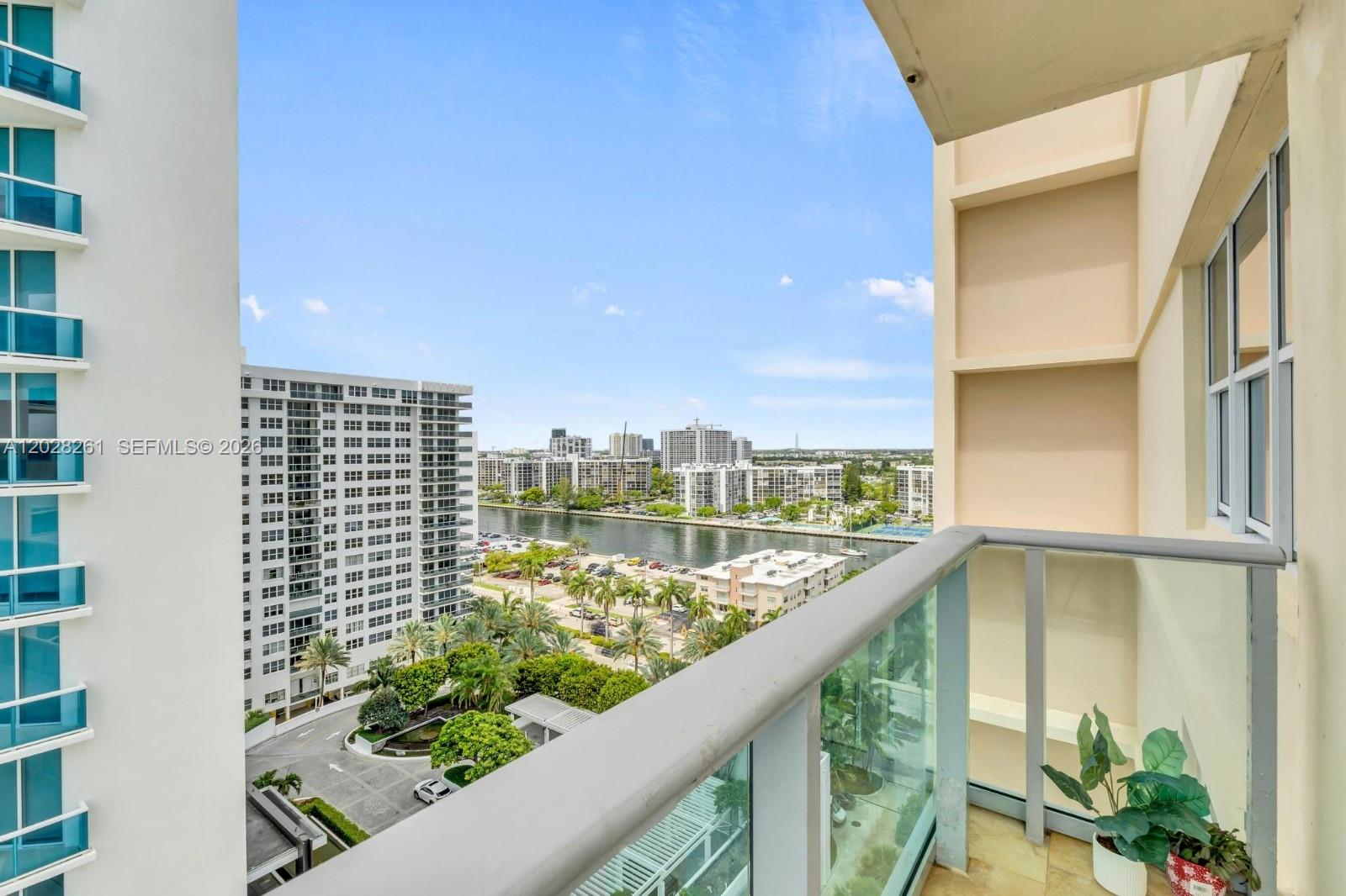 WAVE CONDO - Residential