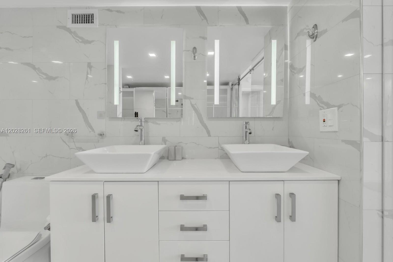 WAVE CONDO - Residential