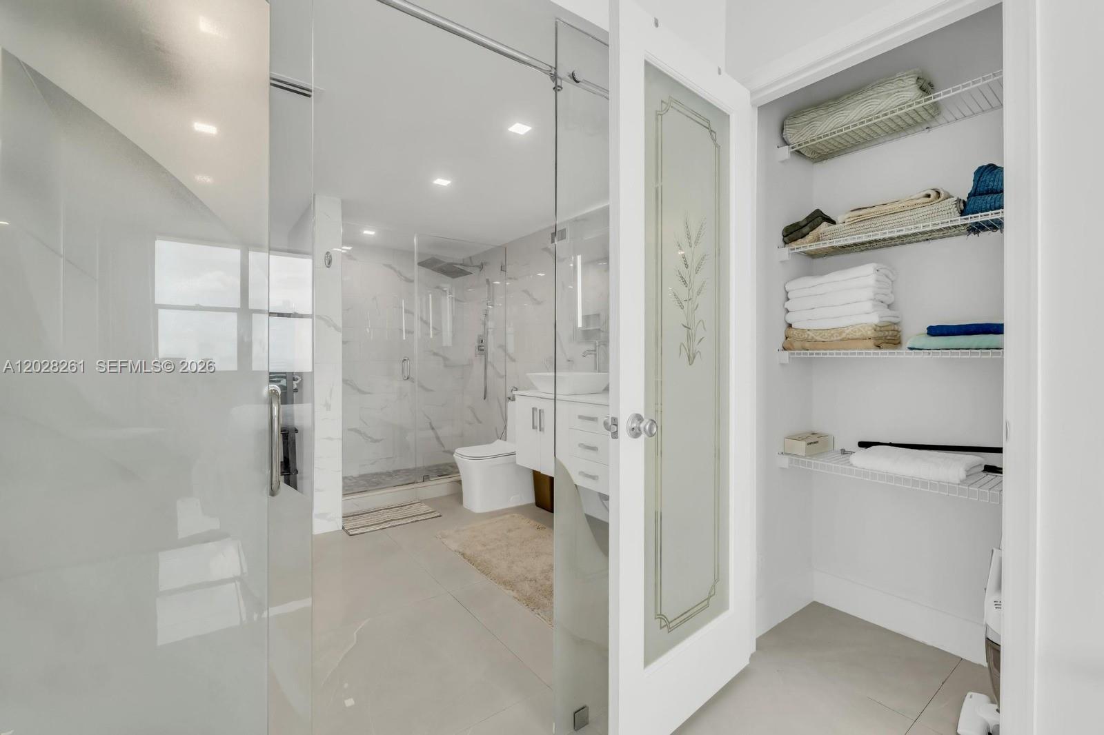WAVE CONDO - Residential