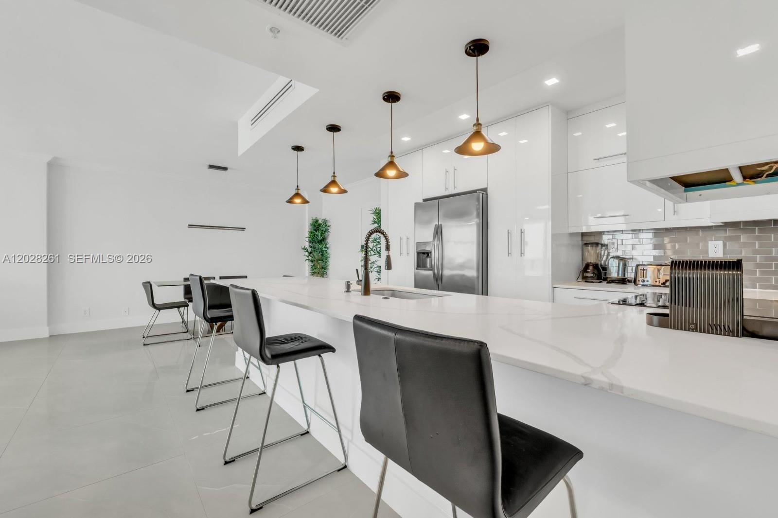 WAVE CONDO - Residential