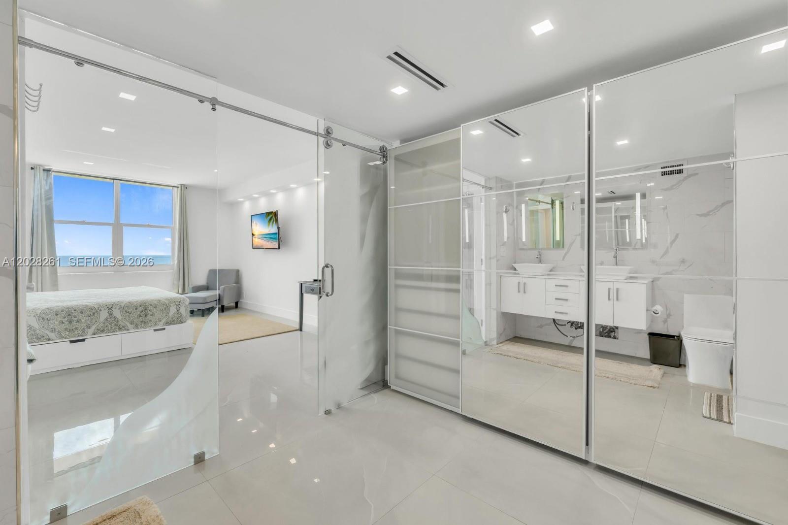 WAVE CONDO - Residential