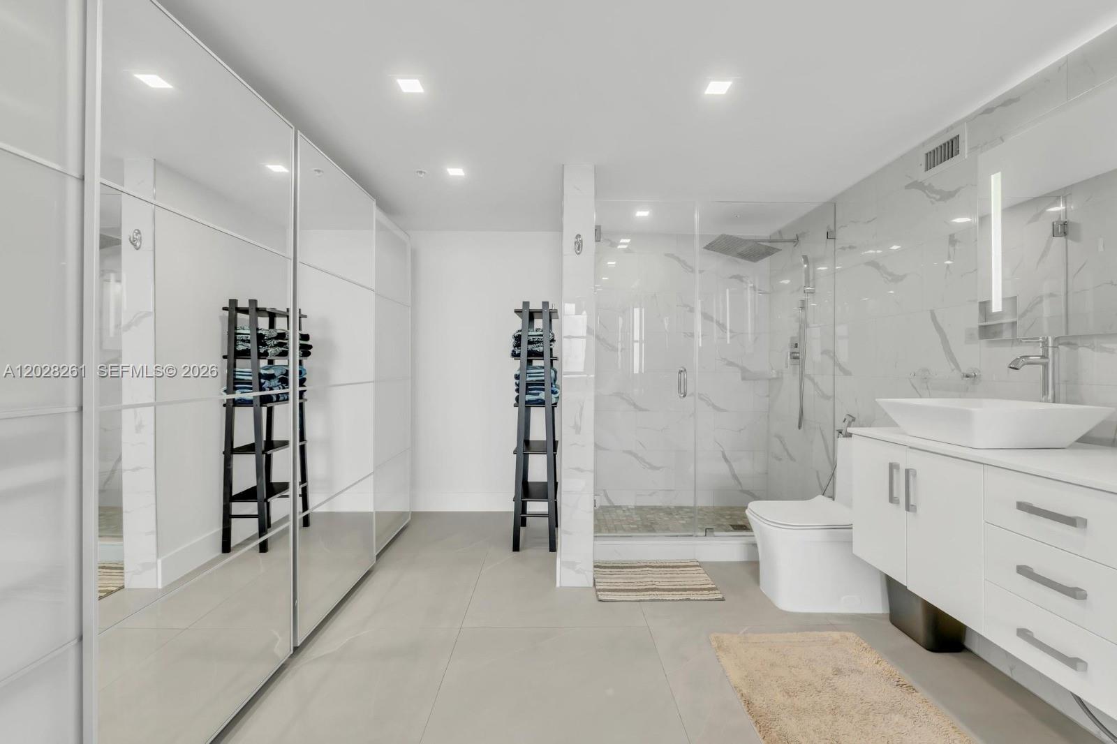 WAVE CONDO - Residential