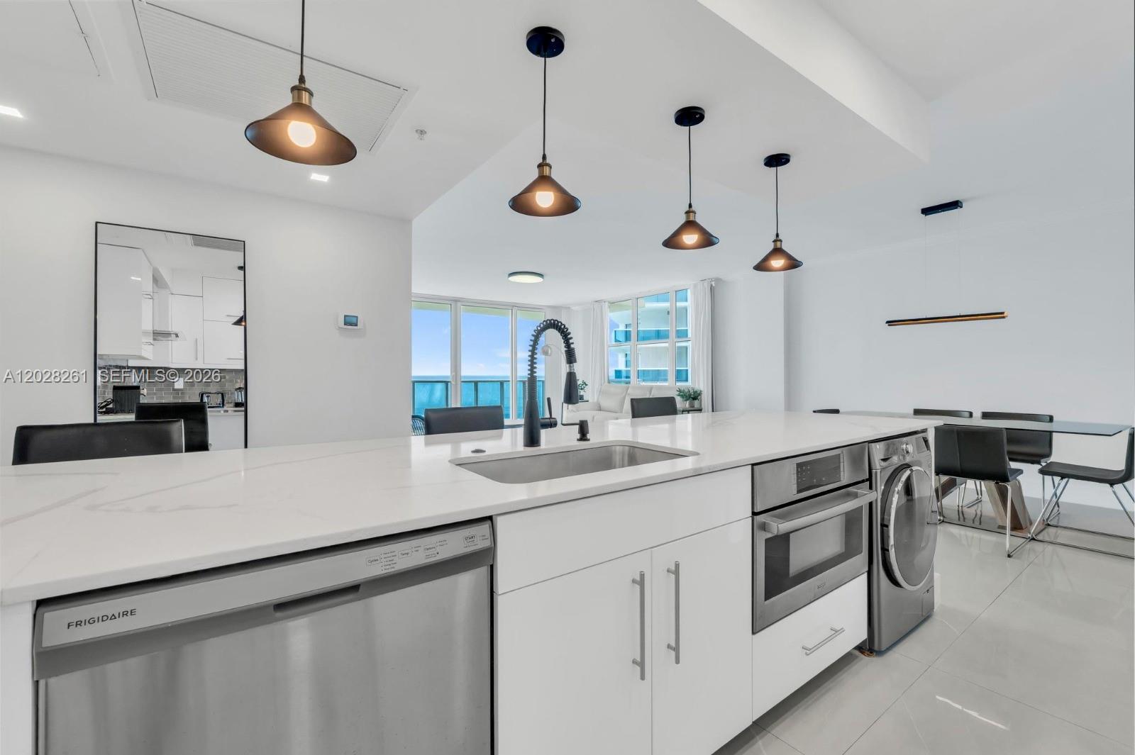 WAVE CONDO - Residential