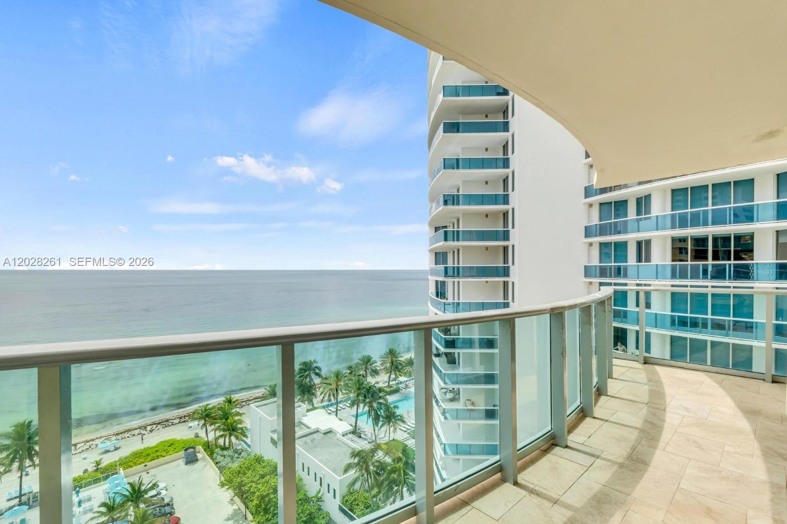 WAVE CONDO - Residential