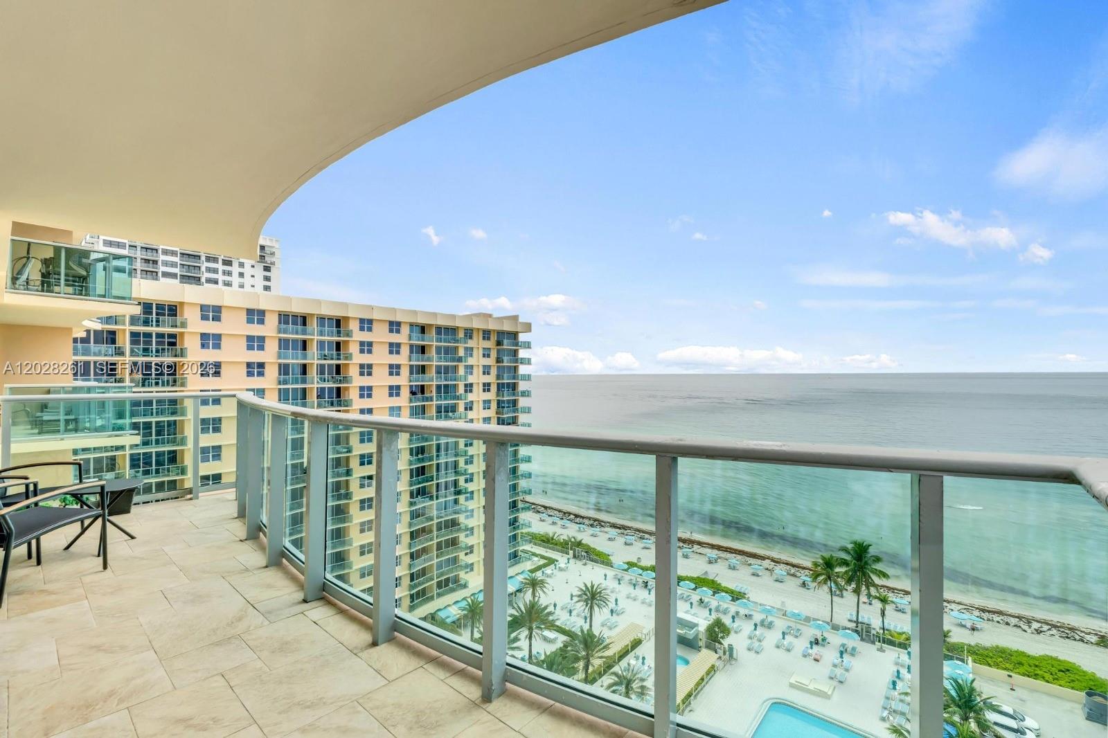 WAVE CONDO - Residential