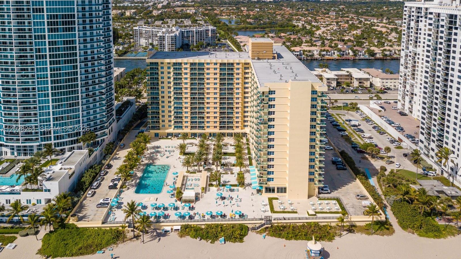 WAVE CONDO - Residential