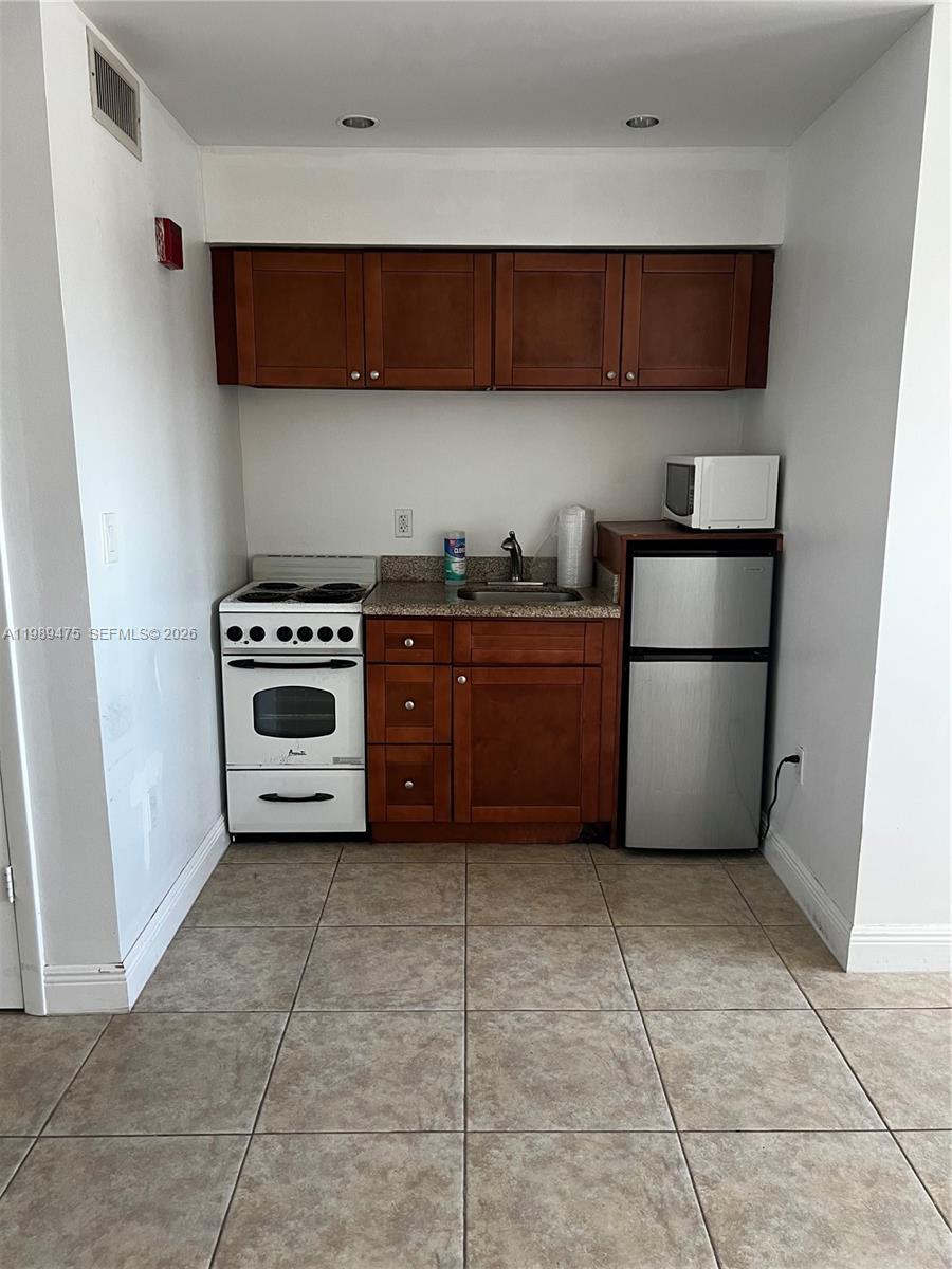 CARVERS SUB - Residential Lease