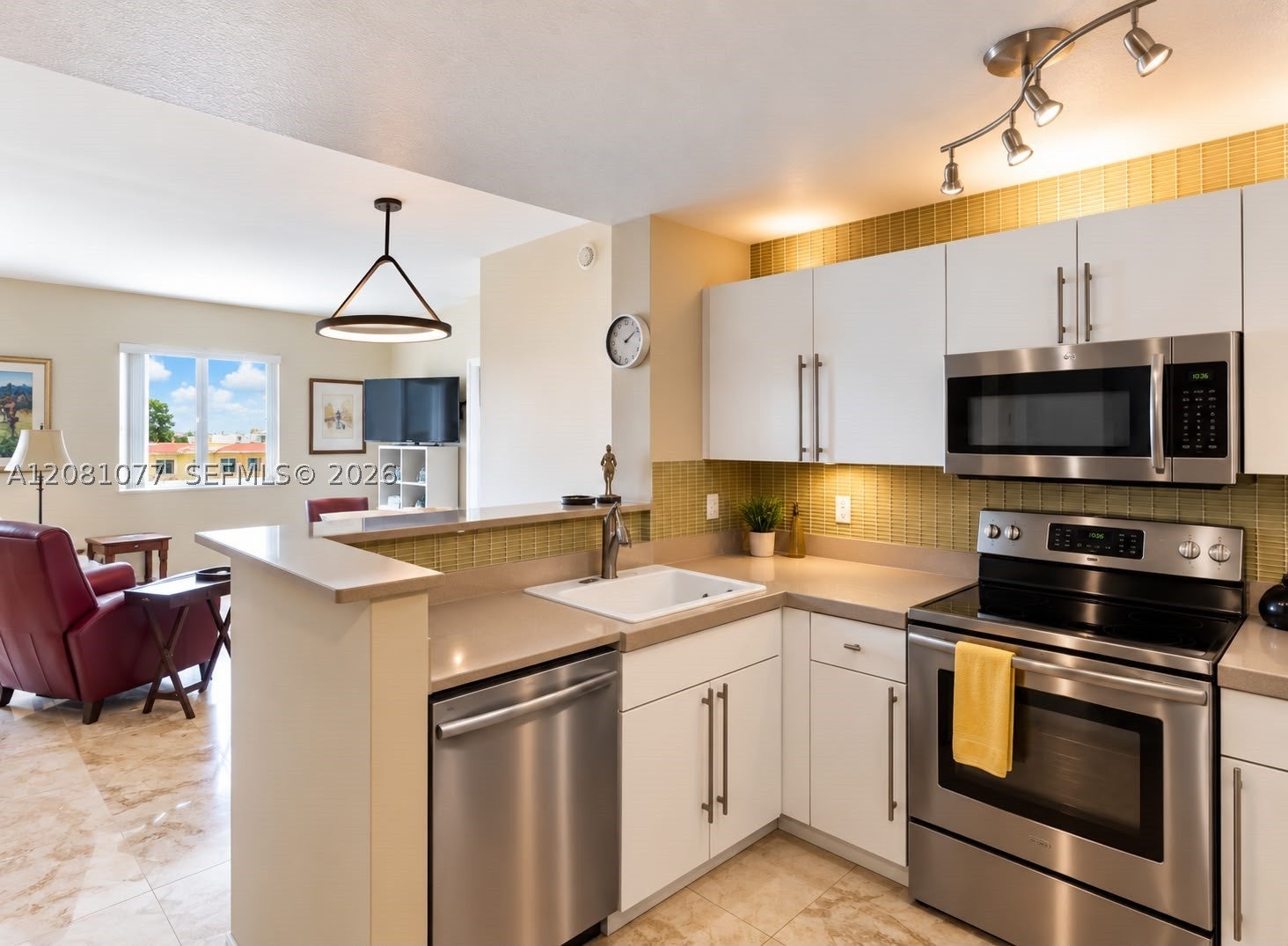 10 Aragon Ave 1120