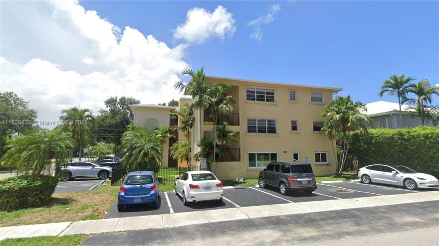 COURT ORDERED SALE! - Rarely available Victoria Courts Condo. 2 Bedroom, 1 Bathroom in highly sought after Victoria Park.  Top floor corner unit.  Granite and stainless steel appliances in the kitchen. New impact windows. Washer/Dryer hook-up in unit.  Amazing location with the best of Downtown Fort Lauderdale outside your door. Small boutique complex with common laundry room and secure bike storage. Easy stroll to Downtown, Las Olas, Flagler Village, and the BrightLine train station. New owners may rent their condo after the first year of ownership.  **In connection with a Bankruptcy Trustee Sale. Property is sold "As-Is, Where-Is" with no representations, guarantees or warranties of any kind. Buyer's Must Do Their Own Due Diligence.