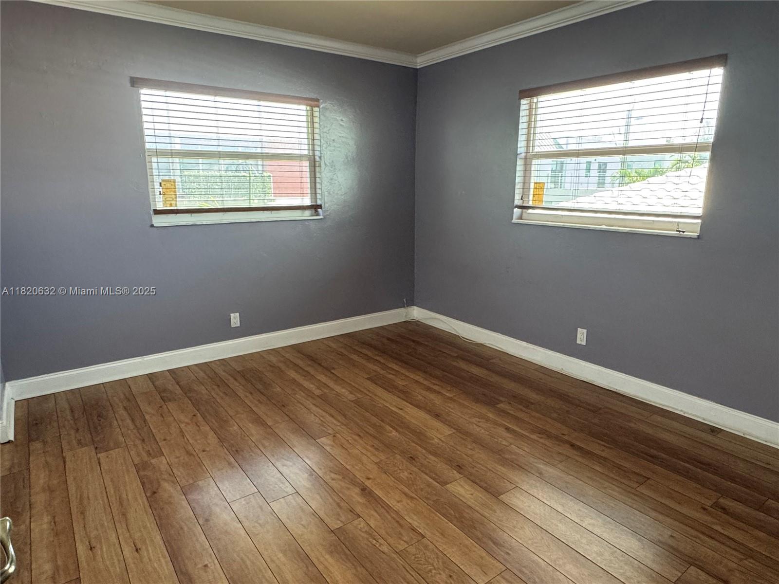 VICTORIA COURTS CONDO - Residential