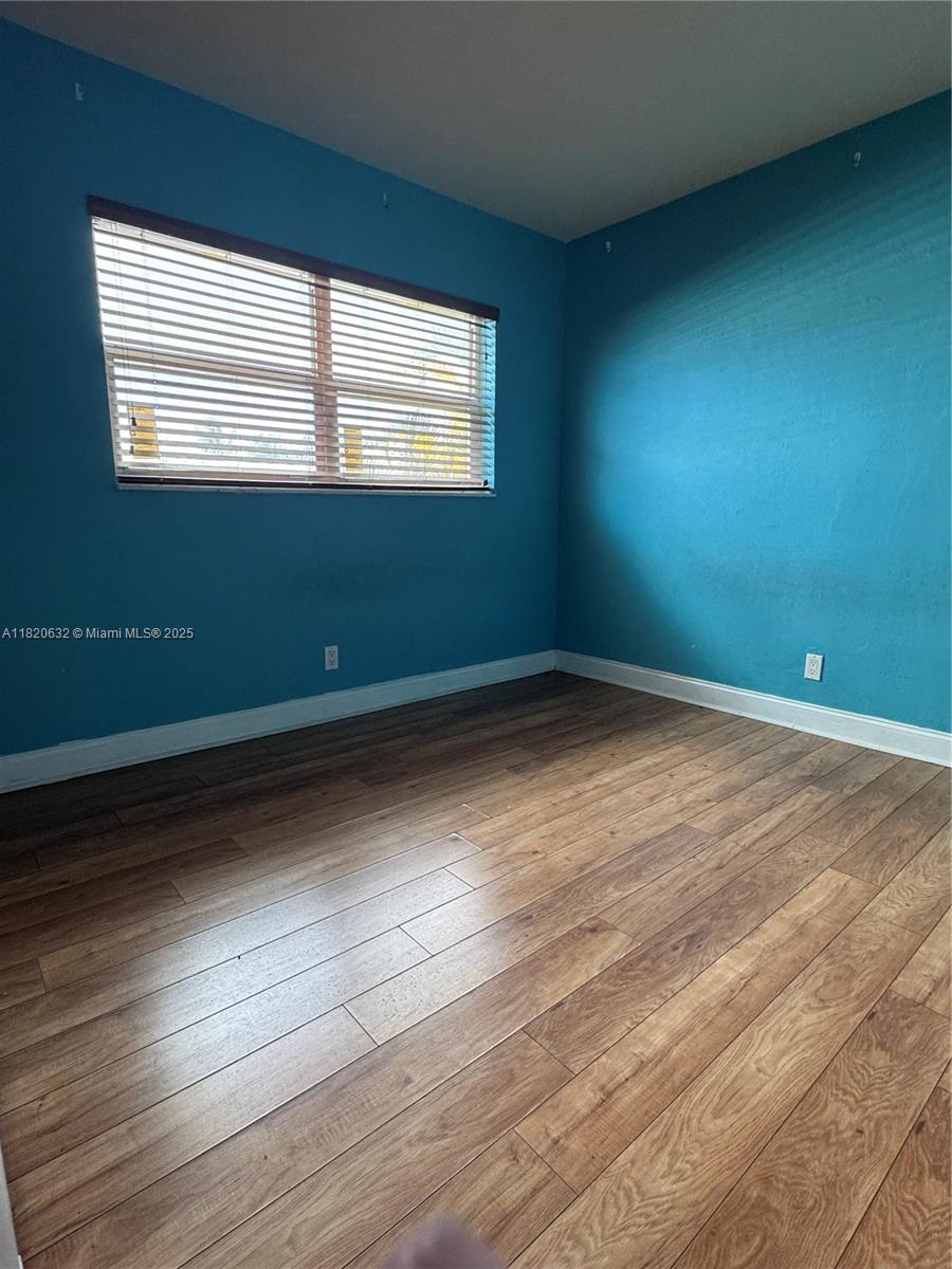 VICTORIA COURTS CONDO - Residential