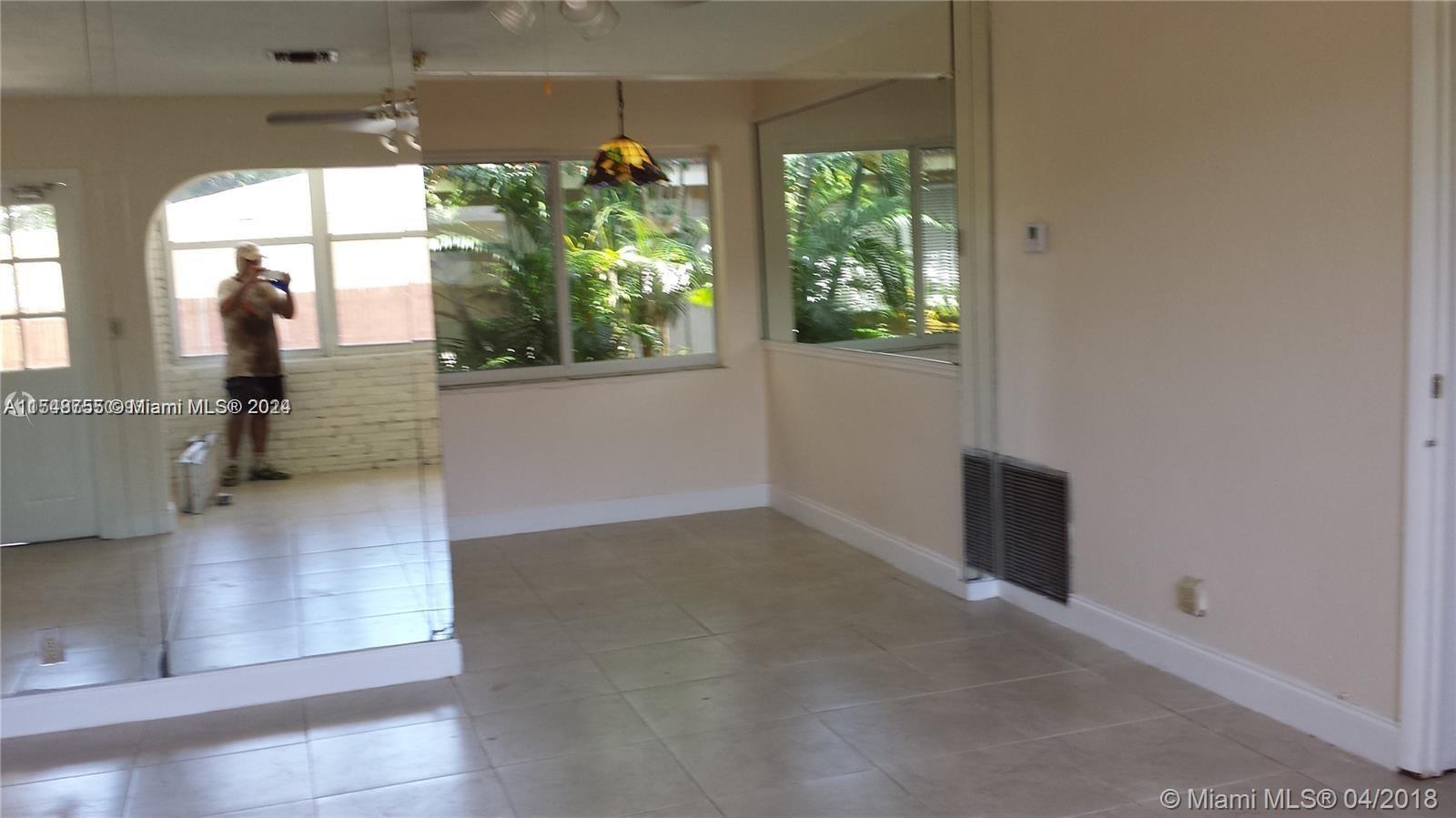 EAST HOLLYWOOD - Residential Lease