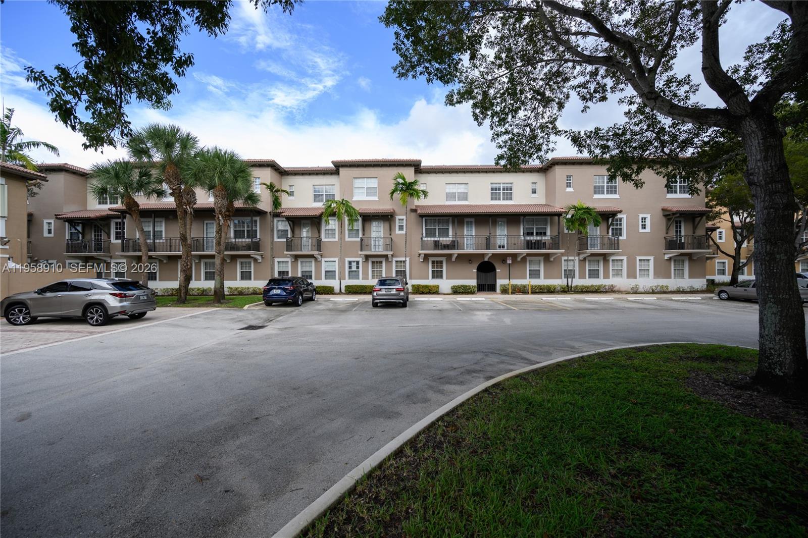 COBBLESTONE CONDO - Residential Lease