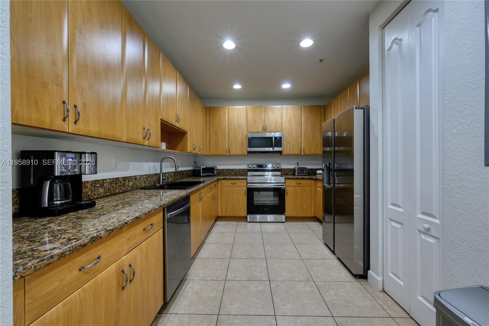 COBBLESTONE CONDO - Residential Lease