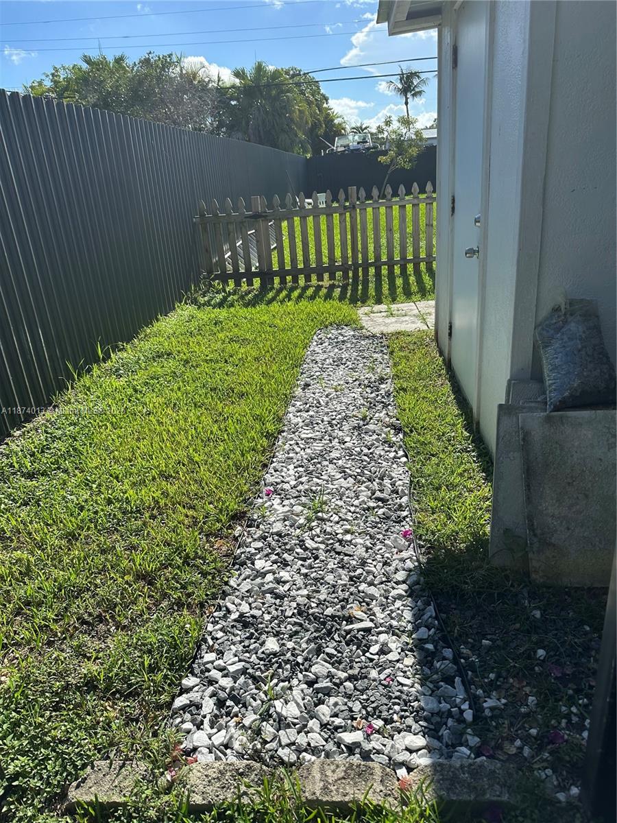 Centrally located in Olympia Heights, this 1-bedroom apartment features a full kitchen with dining, a spacious bedroom with lounge area, and a walk-in closet with built-ins. Enjoy a private yard and entrance. Utilities (water & electric) included. Walkable neighborhood, pet-friendly for small breeds