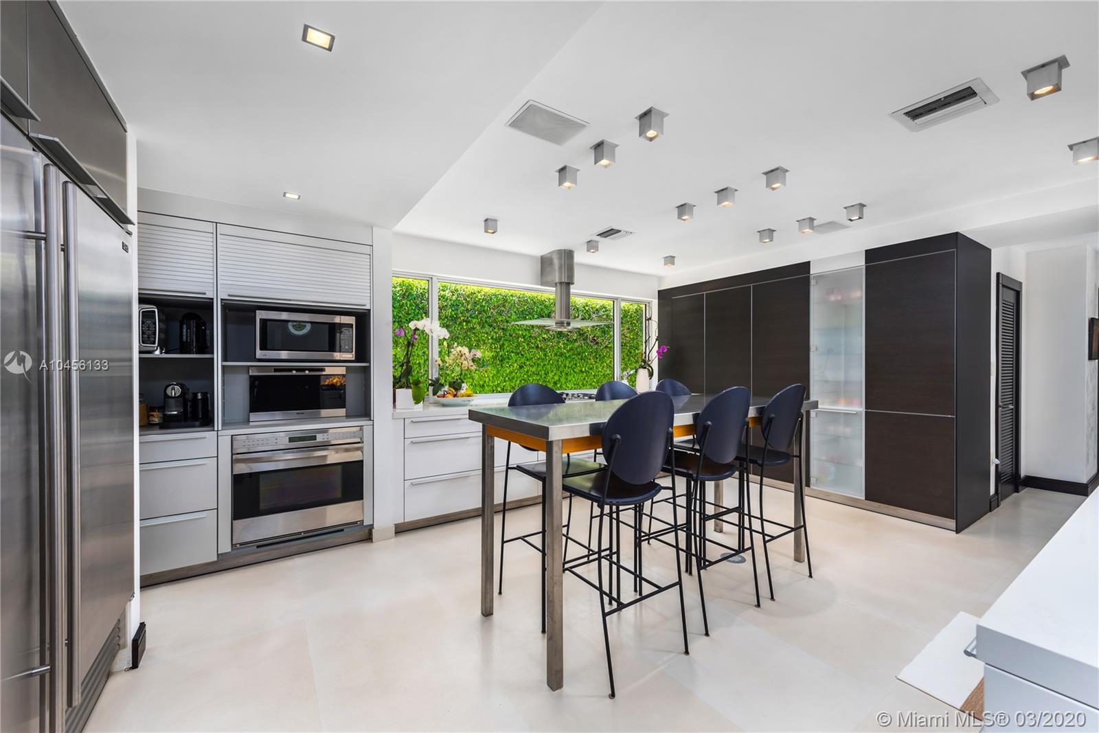 GOLDEN BEACH SEC C - Residential