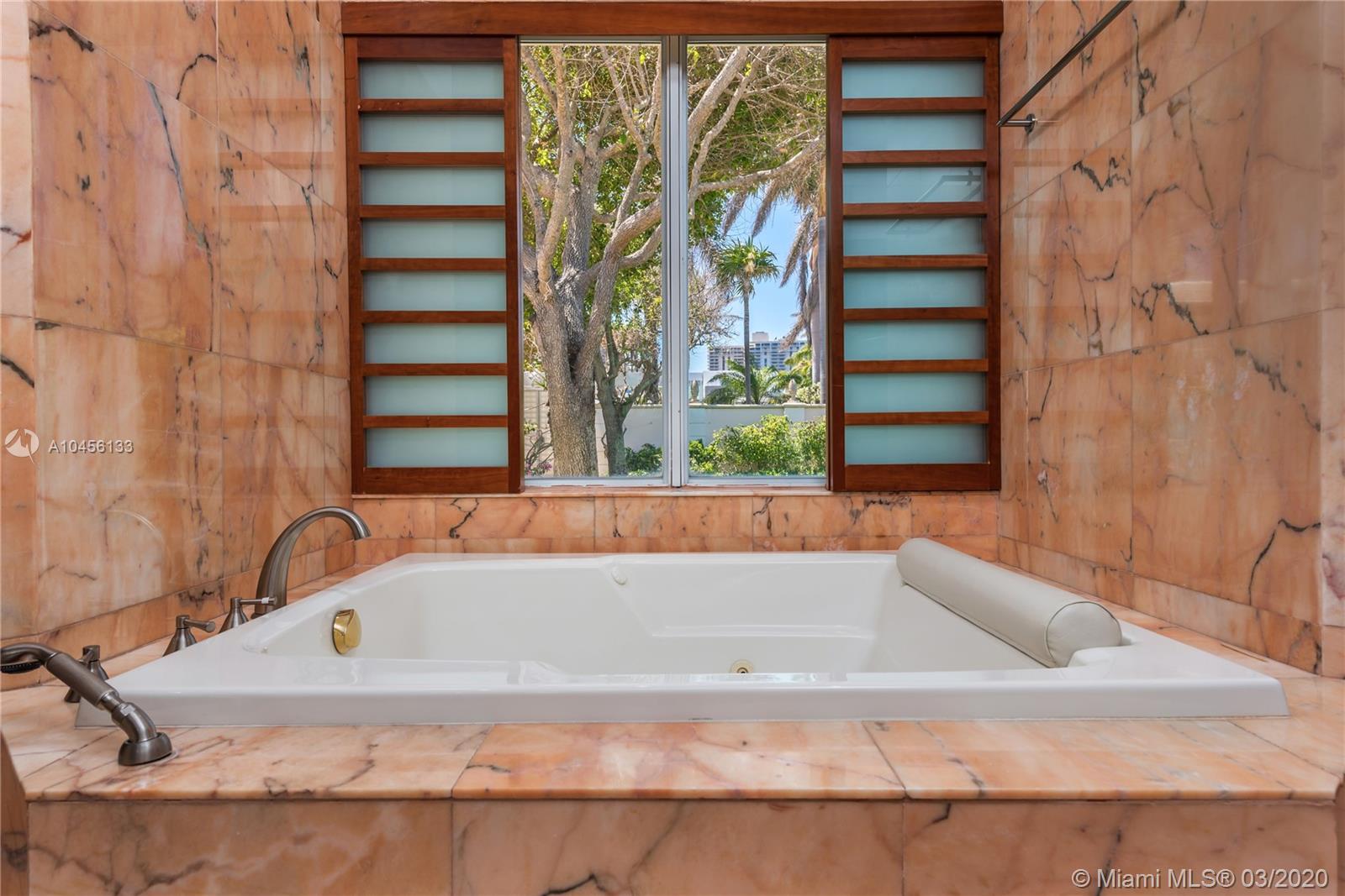 GOLDEN BEACH SEC C - Residential