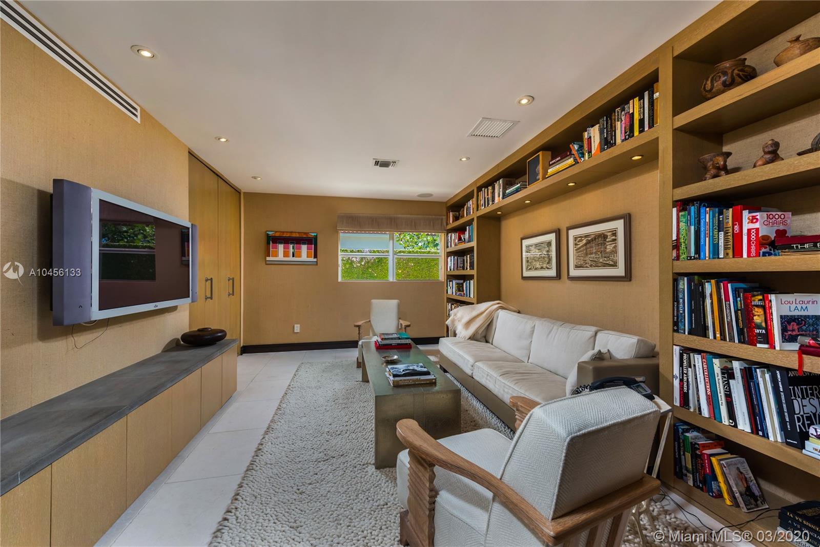 GOLDEN BEACH SEC C - Residential