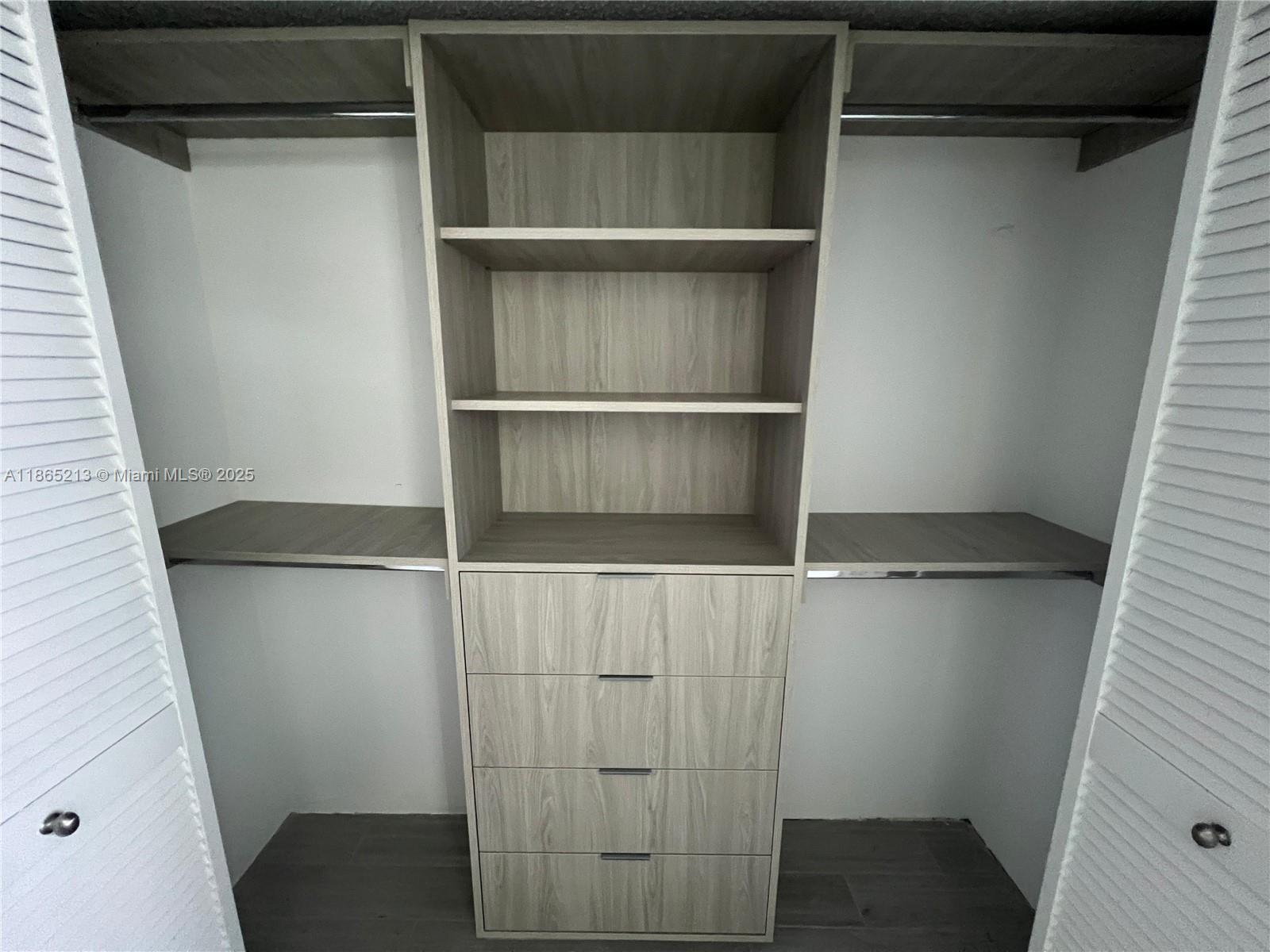 LA GORCE PALACE CONDO - Residential Lease