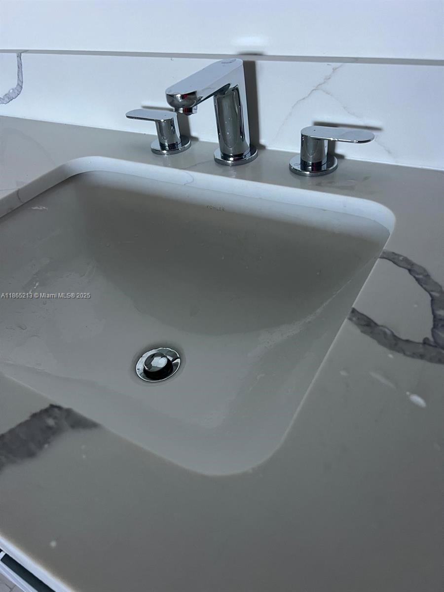 LA GORCE PALACE CONDO - Residential Lease