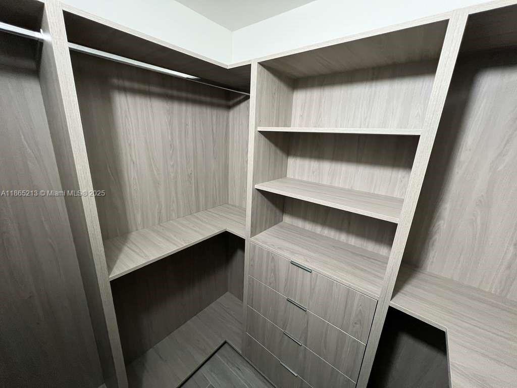 LA GORCE PALACE CONDO - Residential Lease