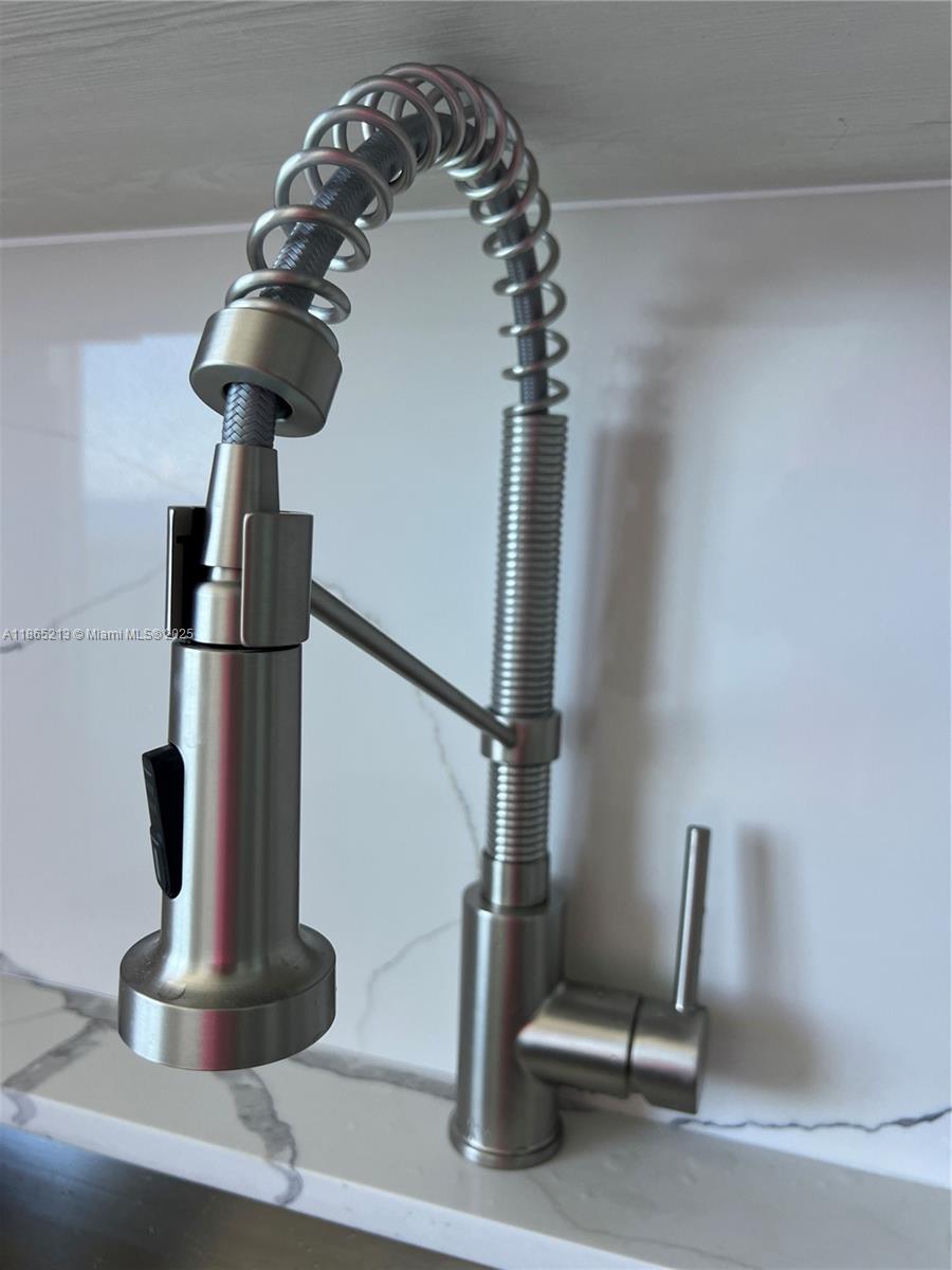 LA GORCE PALACE CONDO - Residential Lease