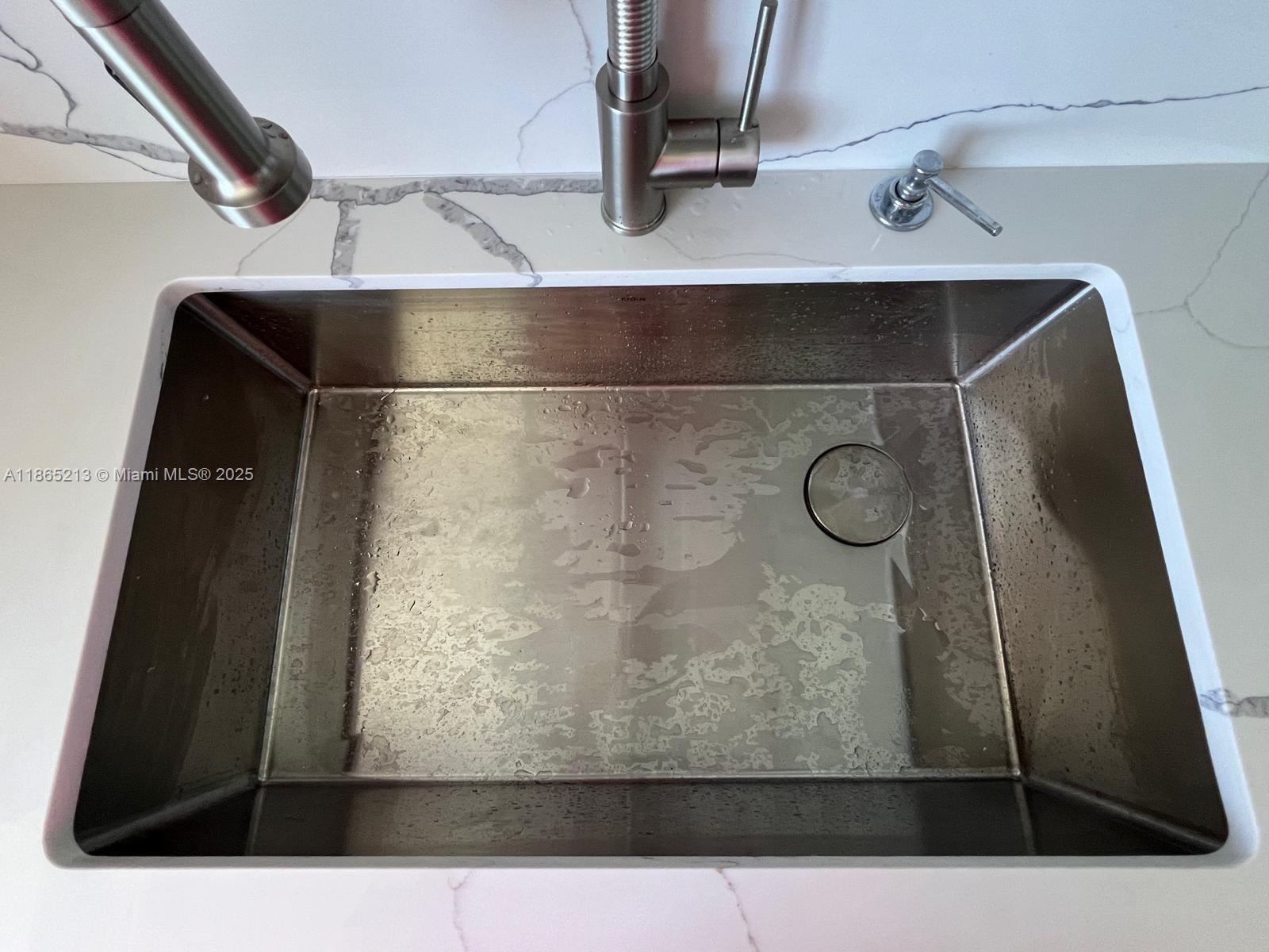 LA GORCE PALACE CONDO - Residential Lease