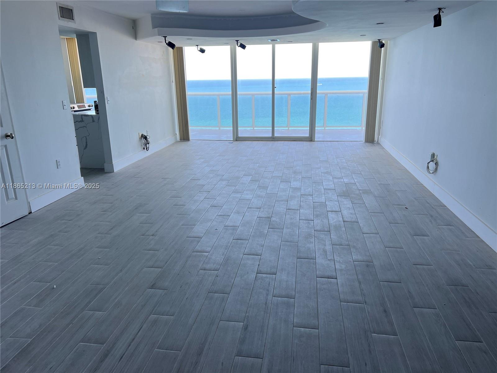 LA GORCE PALACE CONDO - Residential Lease