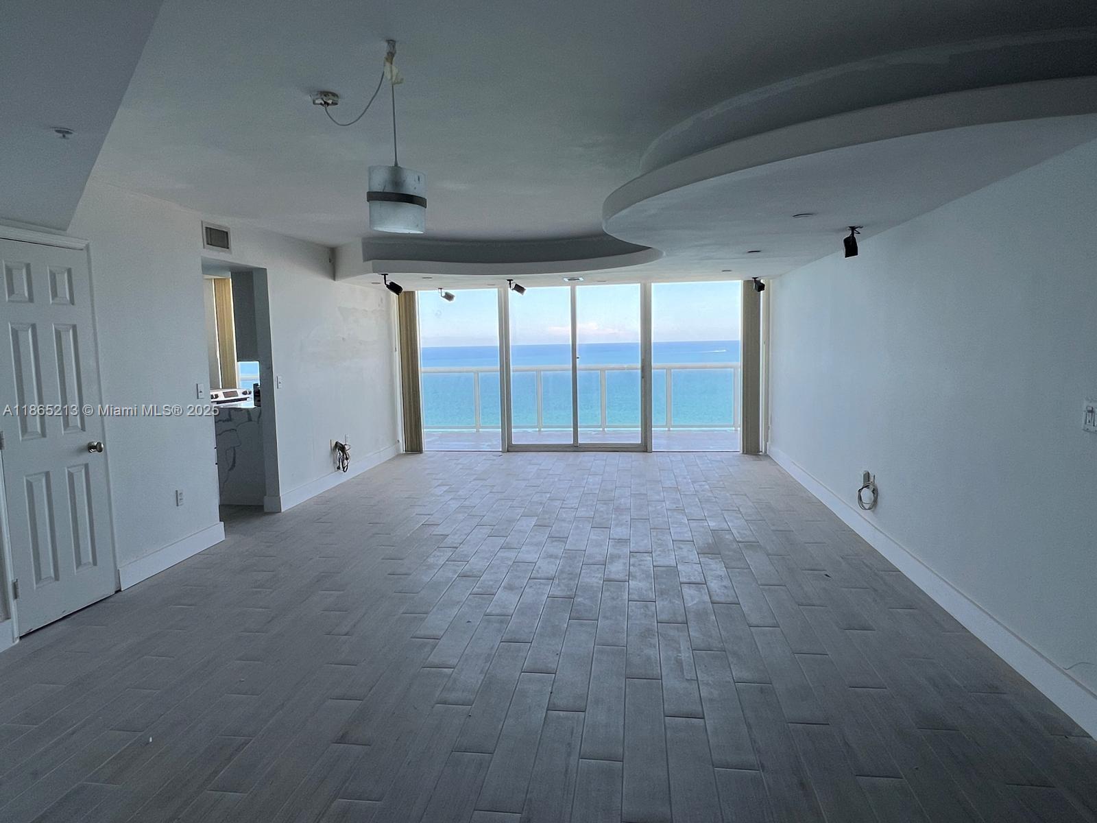 LA GORCE PALACE CONDO - Residential Lease