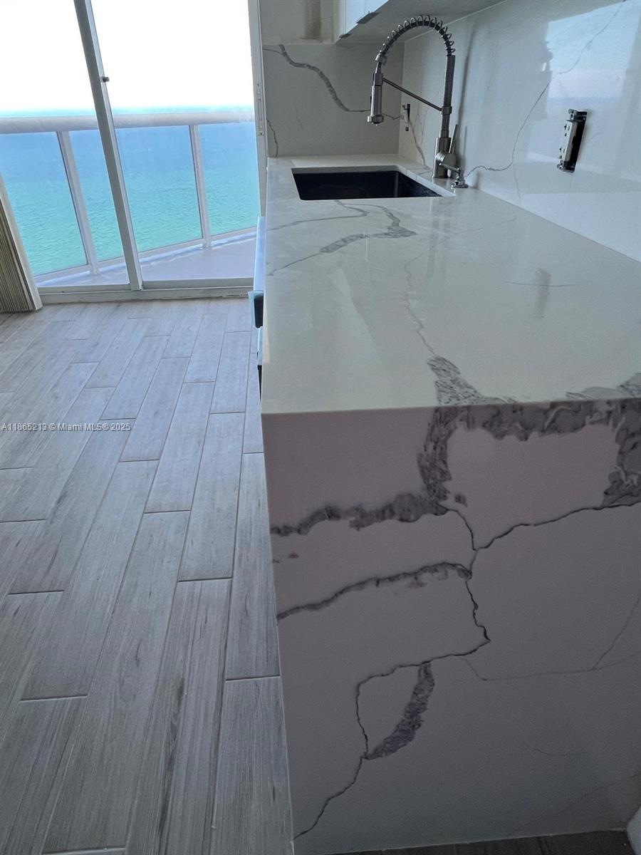 LA GORCE PALACE CONDO - Residential Lease