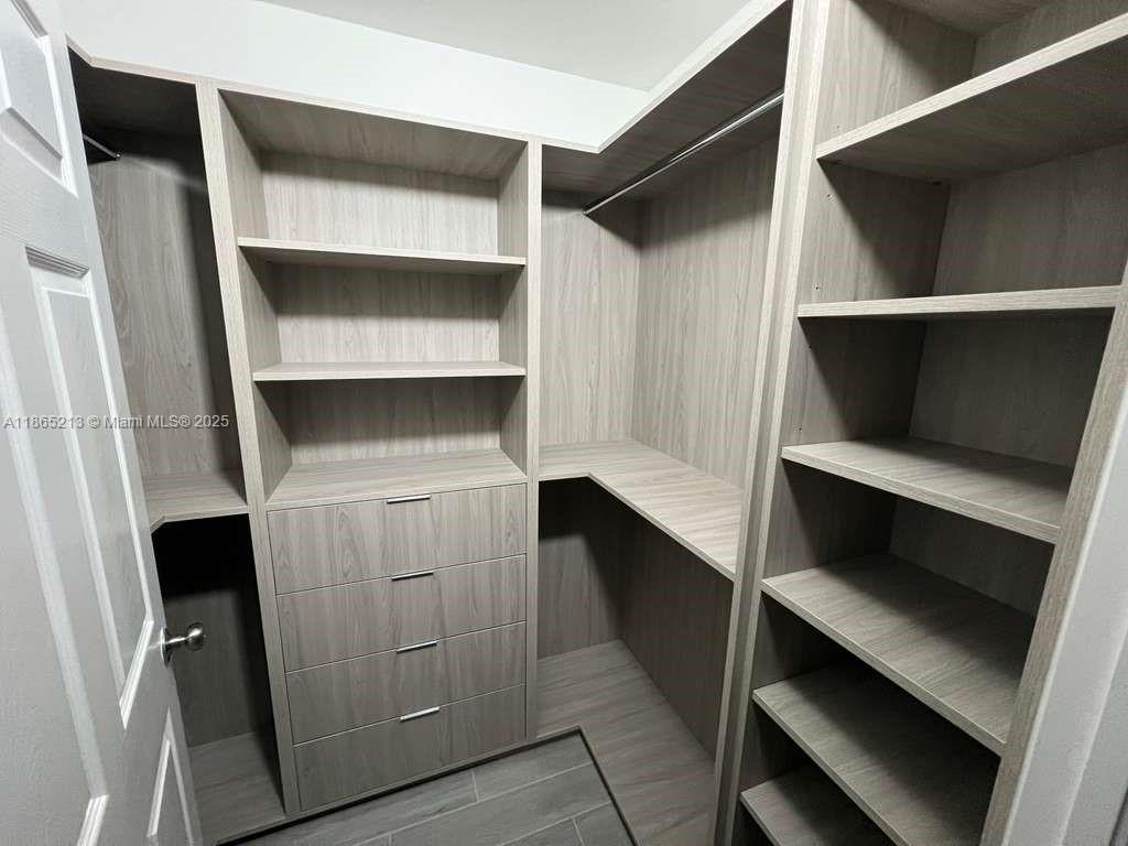 LA GORCE PALACE CONDO - Residential Lease