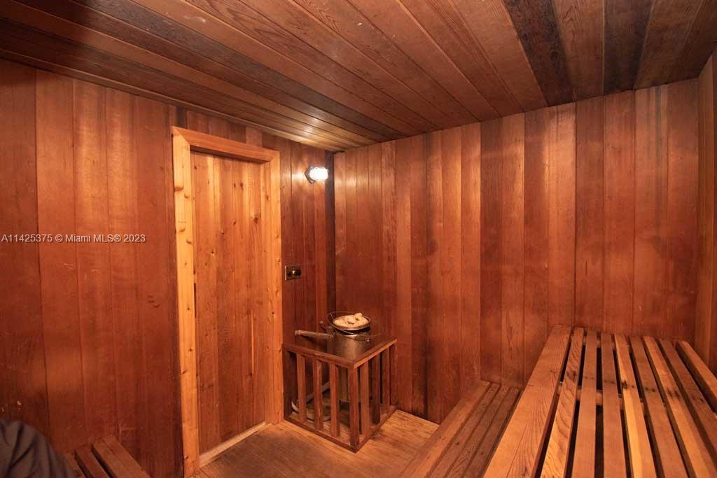 OCTAGON TOWERS I CONDO - Residential Lease