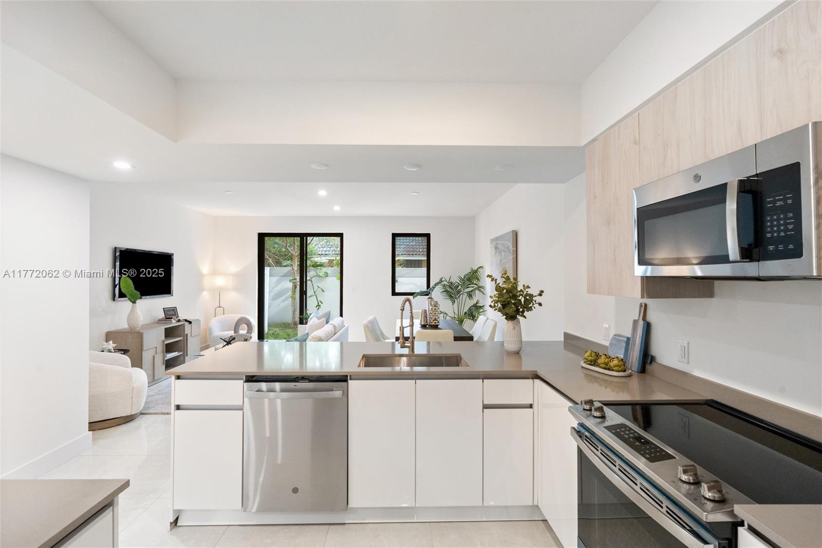 5505 W Oak Way 5505