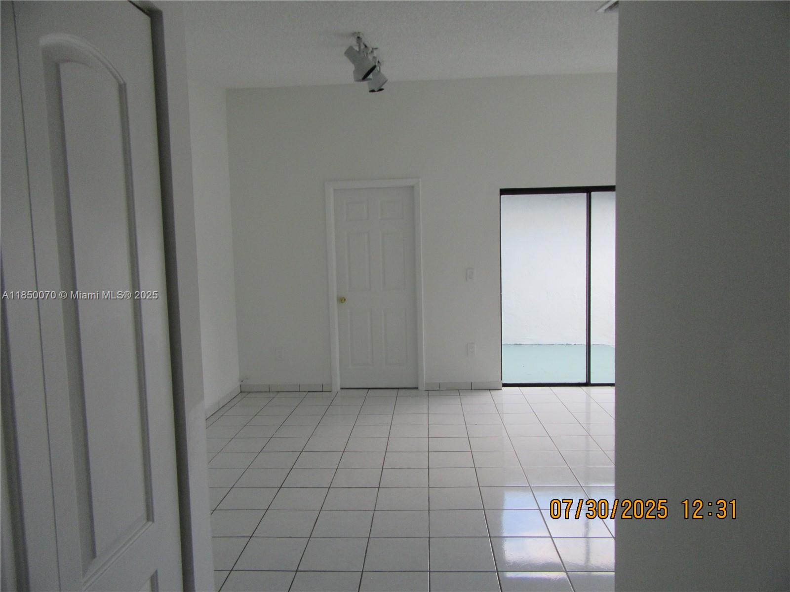 WESTWIND LAKES GARDEN HOM - Residential