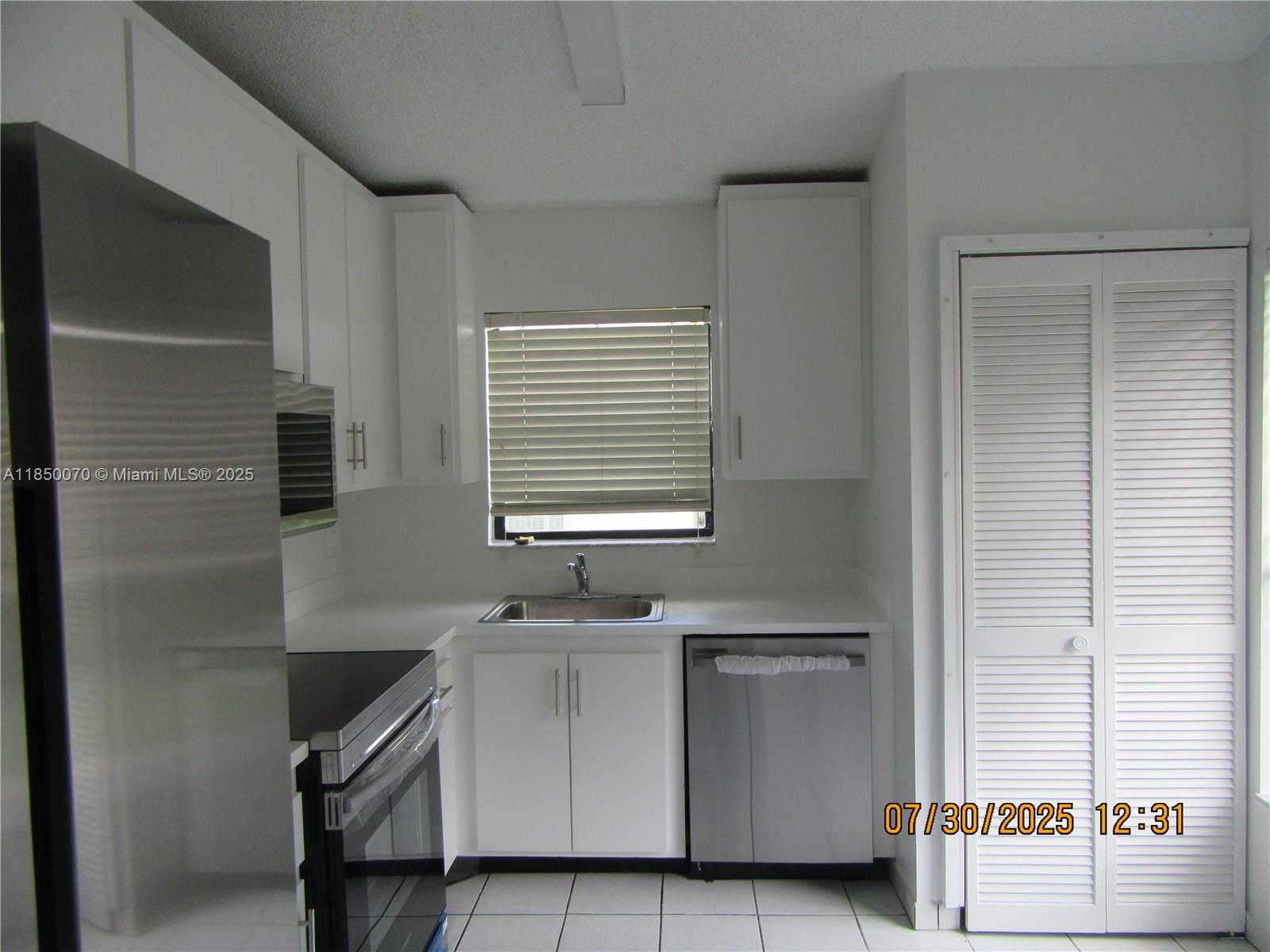 WESTWIND LAKES GARDEN HOM - Residential