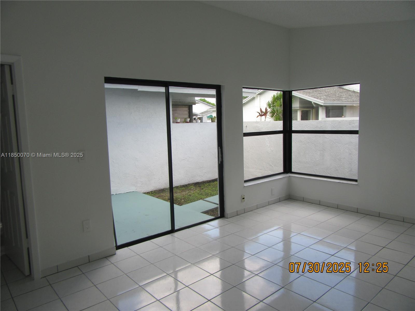 WESTWIND LAKES GARDEN HOM - Residential