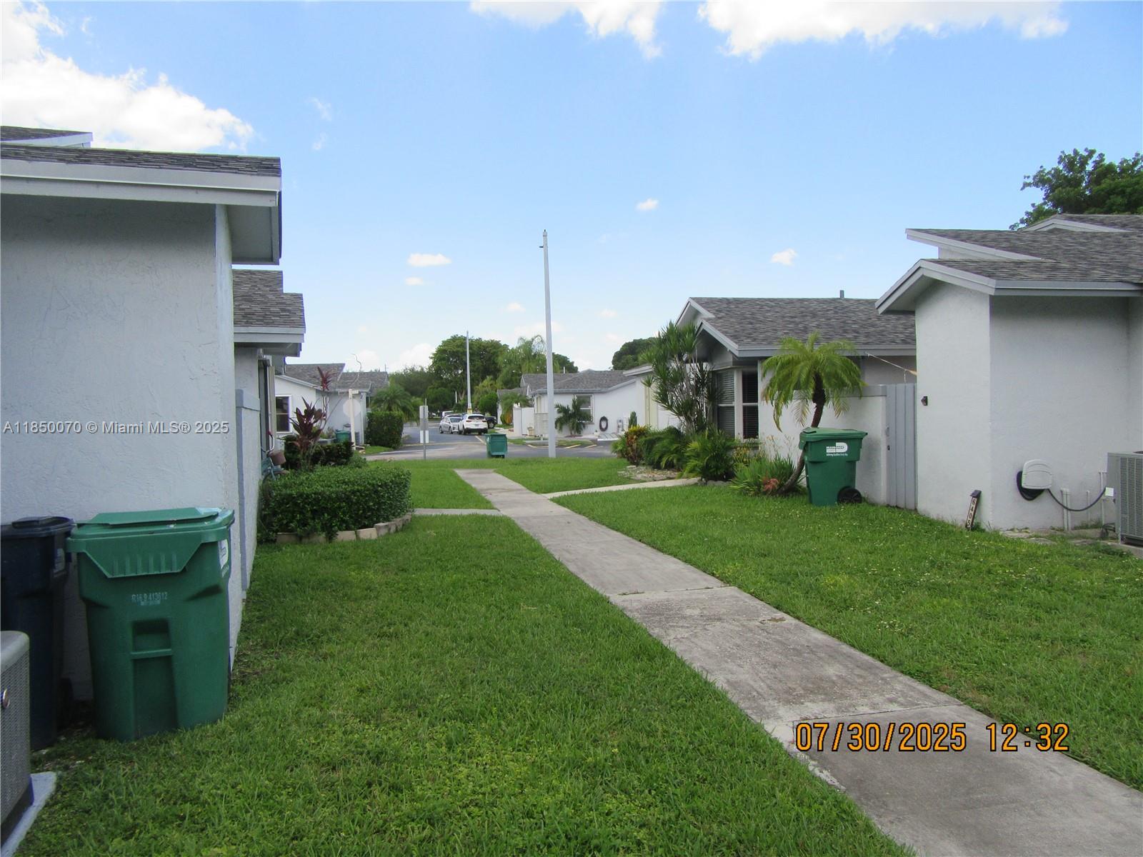 WESTWIND LAKES GARDEN HOM - Residential