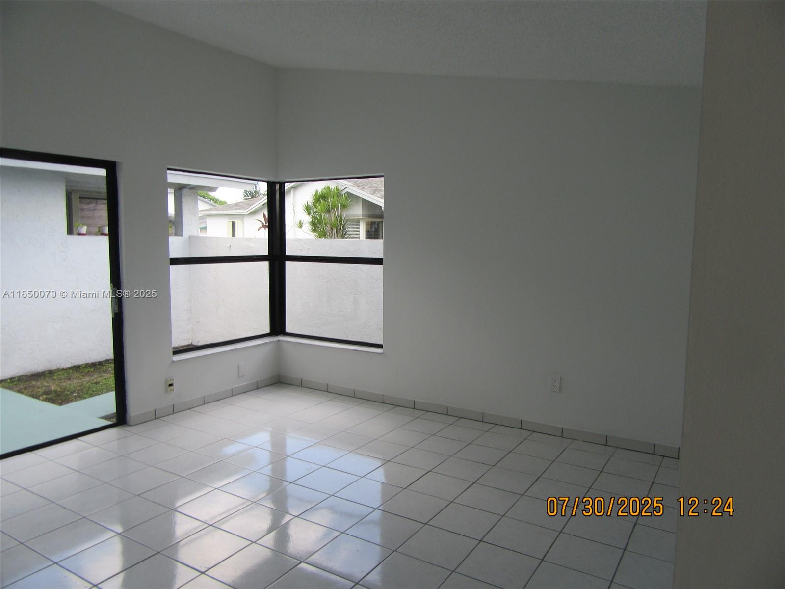 WESTWIND LAKES GARDEN HOM - Residential