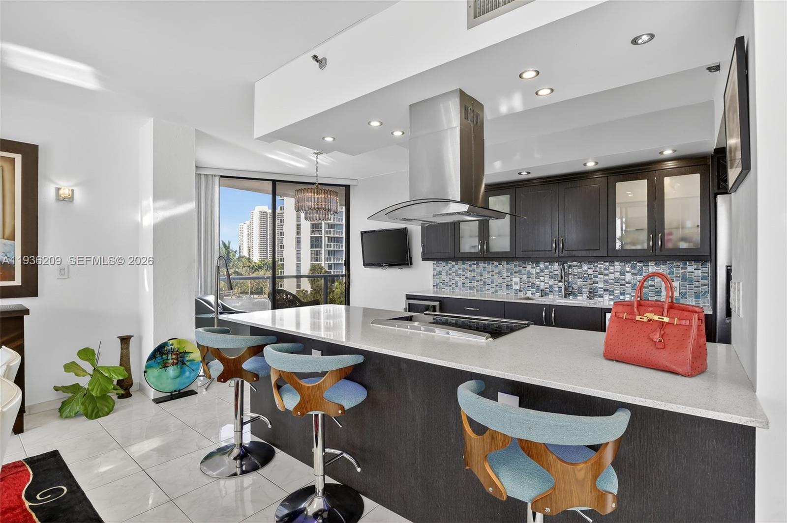 HAMPTONS WEST CONDO - Residential