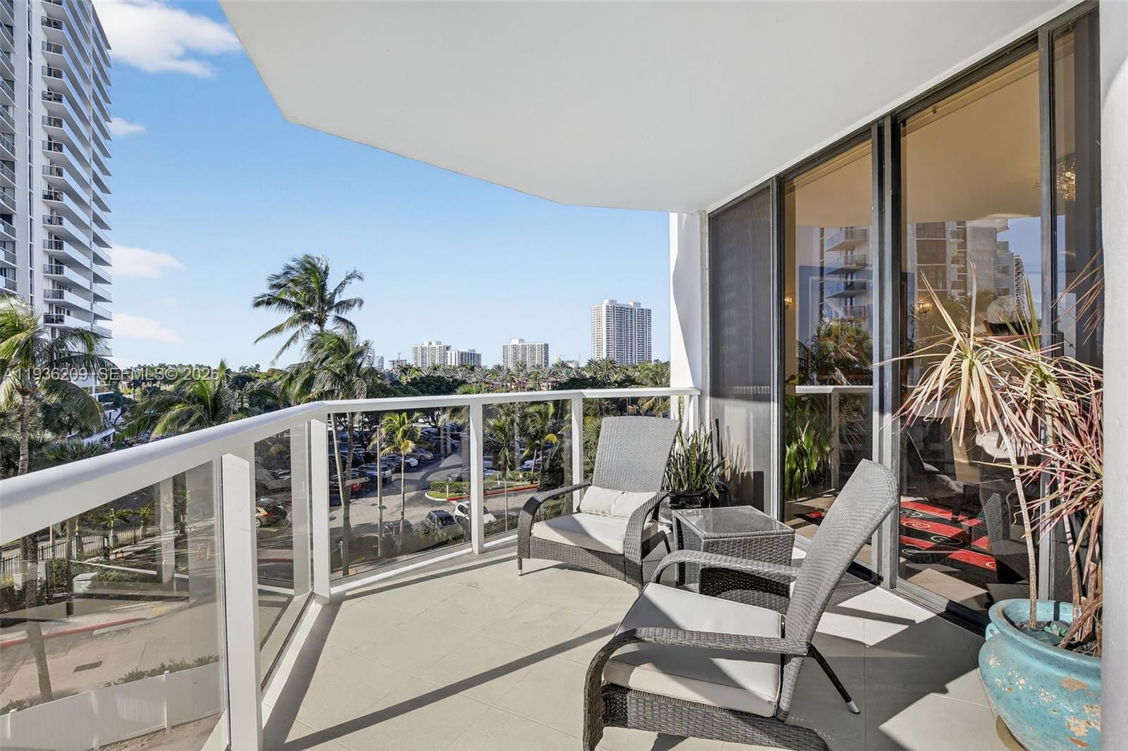 HAMPTONS WEST CONDO - Residential