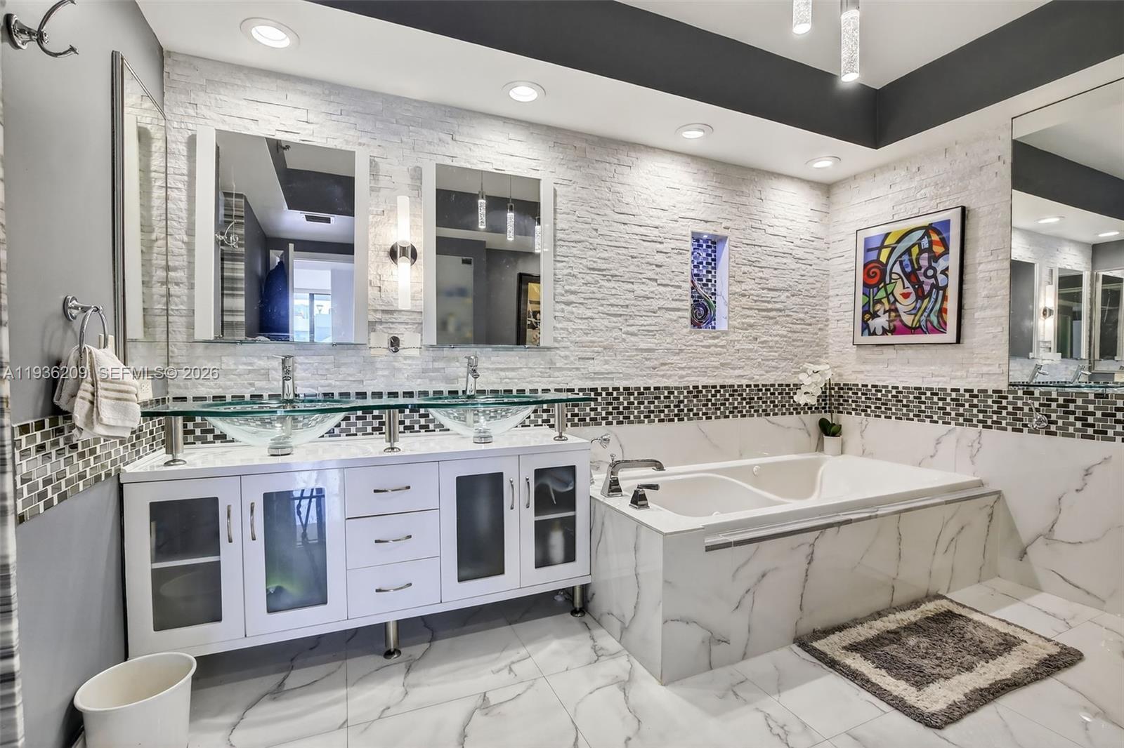 HAMPTONS WEST CONDO - Residential