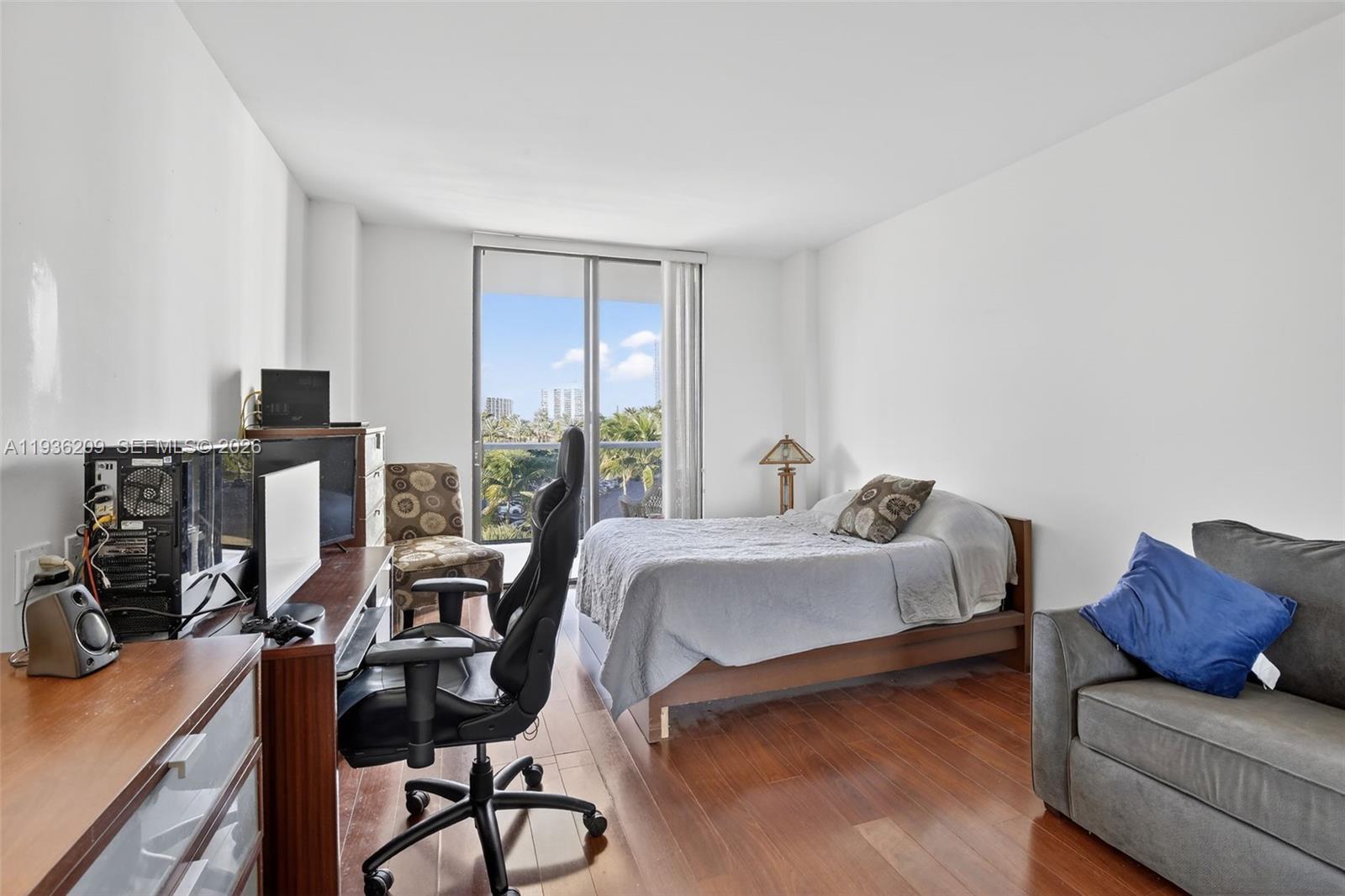 HAMPTONS WEST CONDO - Residential