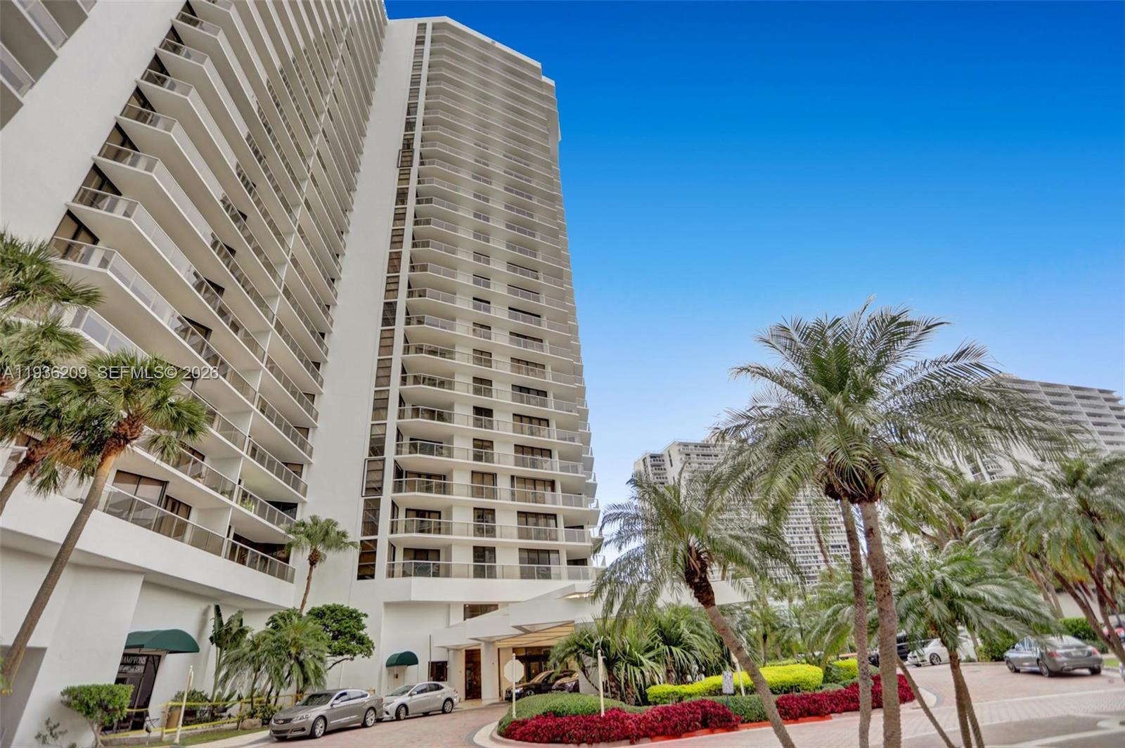 HAMPTONS WEST CONDO - Residential