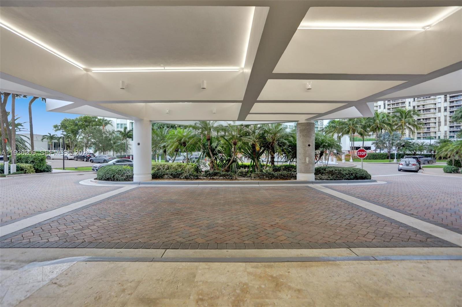 HAMPTONS WEST CONDO - Residential