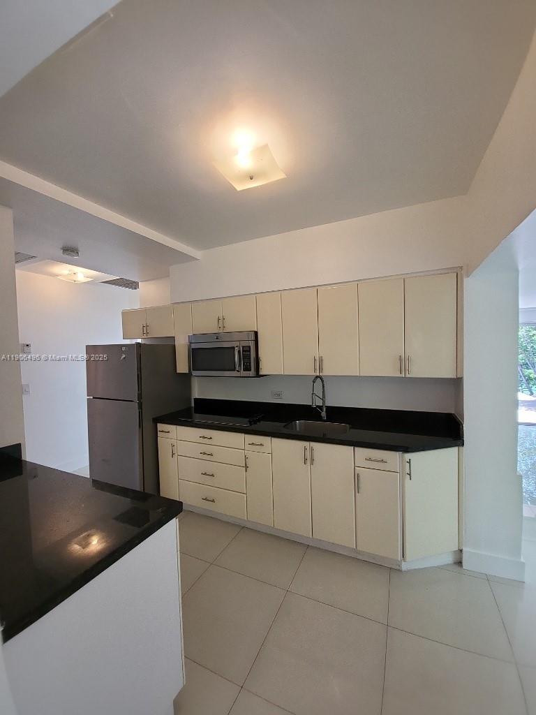 BISCAYNE BEACH RESUB - Residential Lease