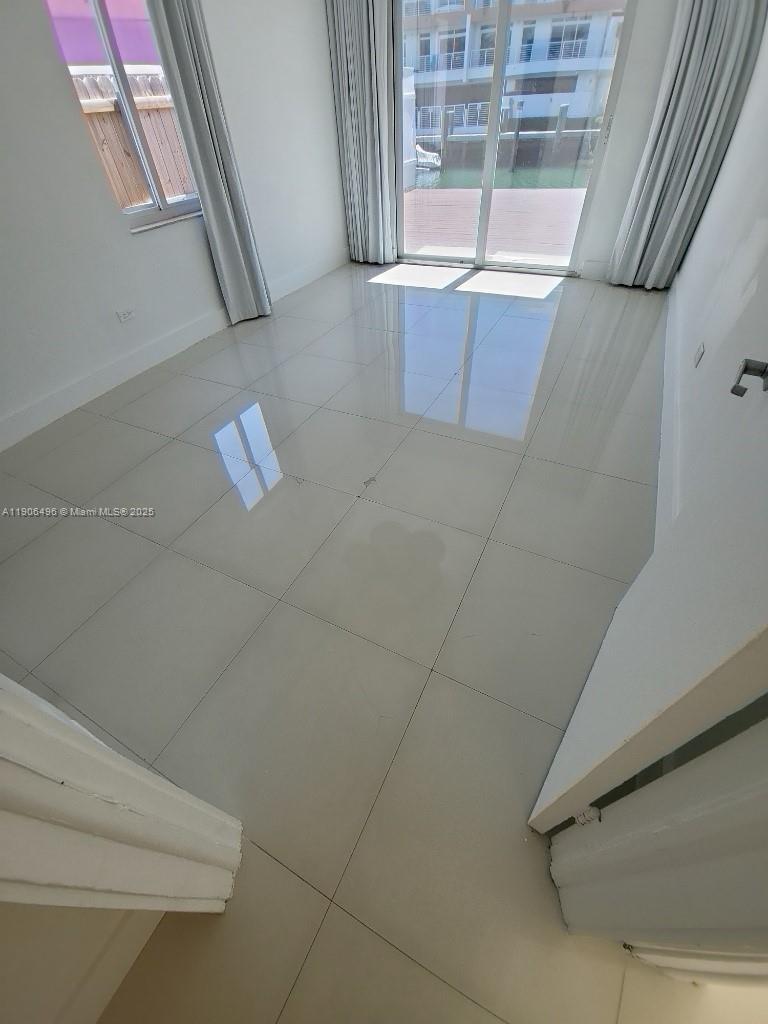 BISCAYNE BEACH RESUB - Residential Lease