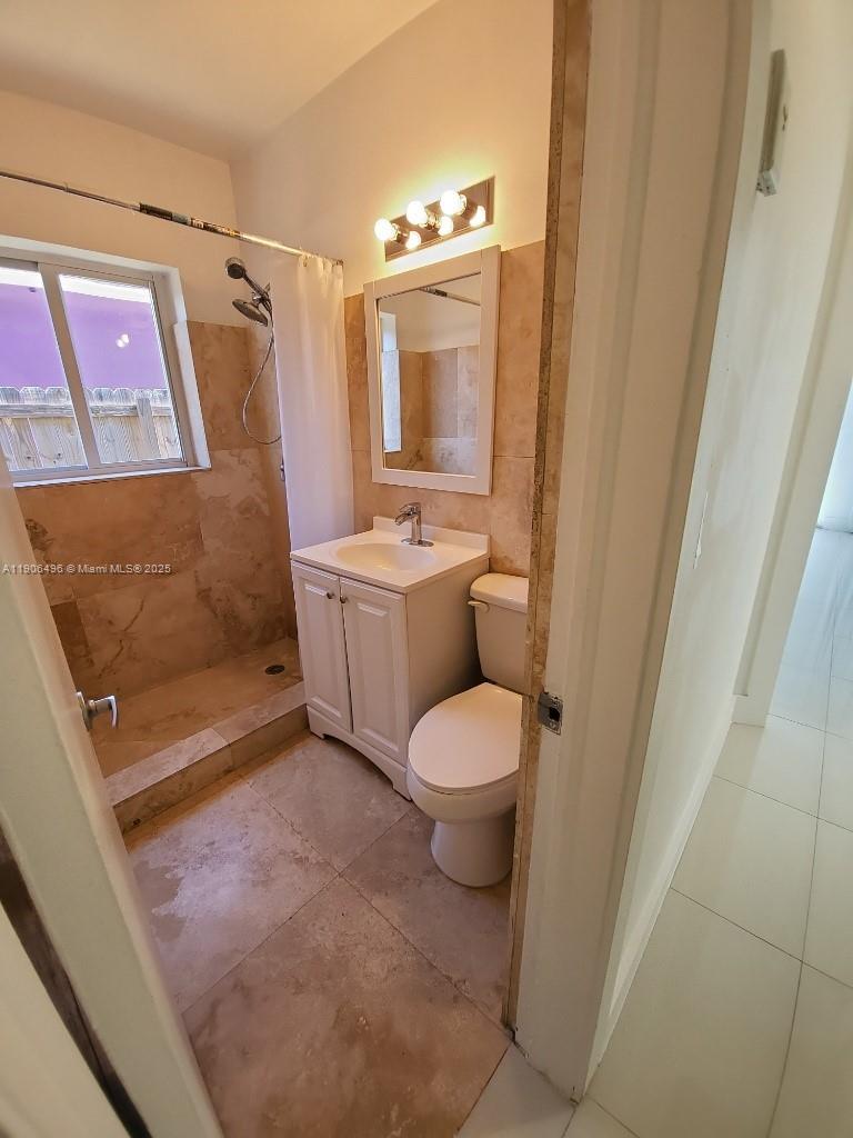 BISCAYNE BEACH RESUB - Residential Lease