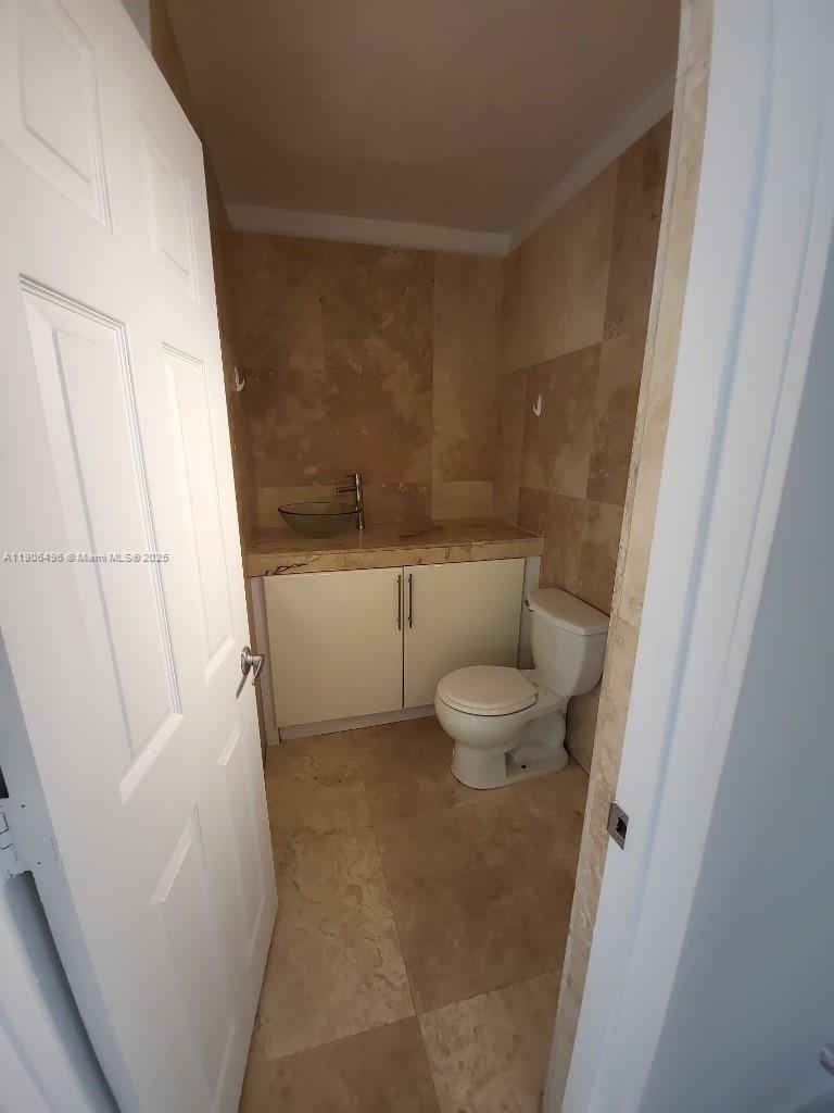 BISCAYNE BEACH RESUB - Residential Lease