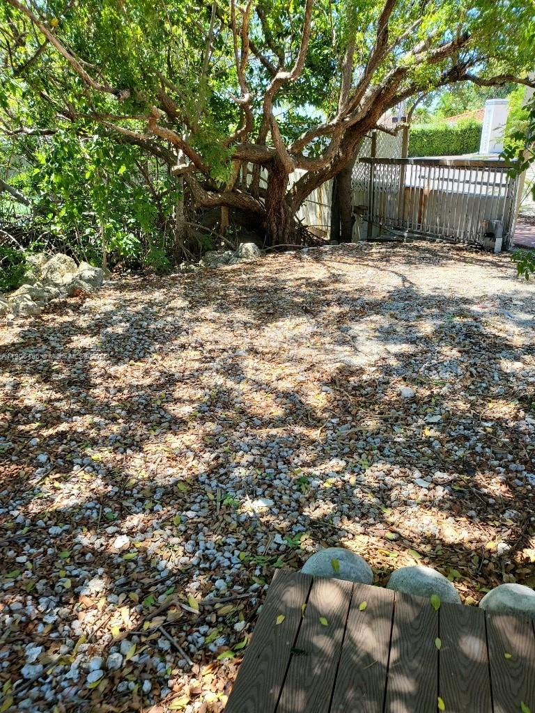 BISCAYNE BEACH RESUB - Residential Lease