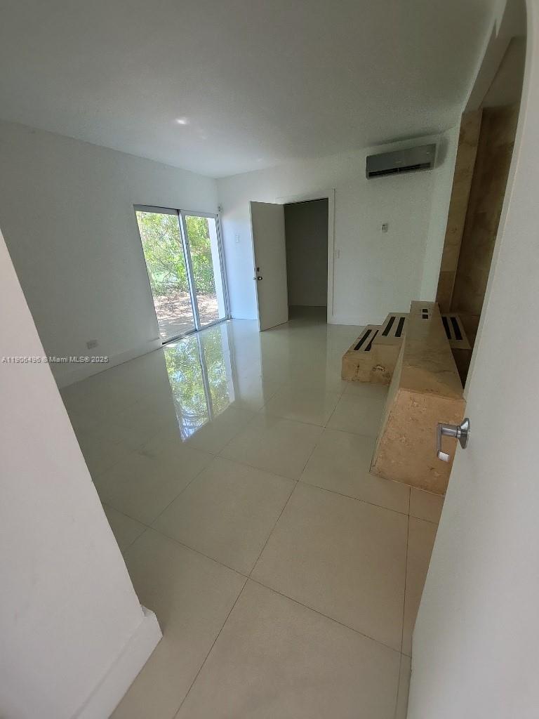 BISCAYNE BEACH RESUB - Residential Lease